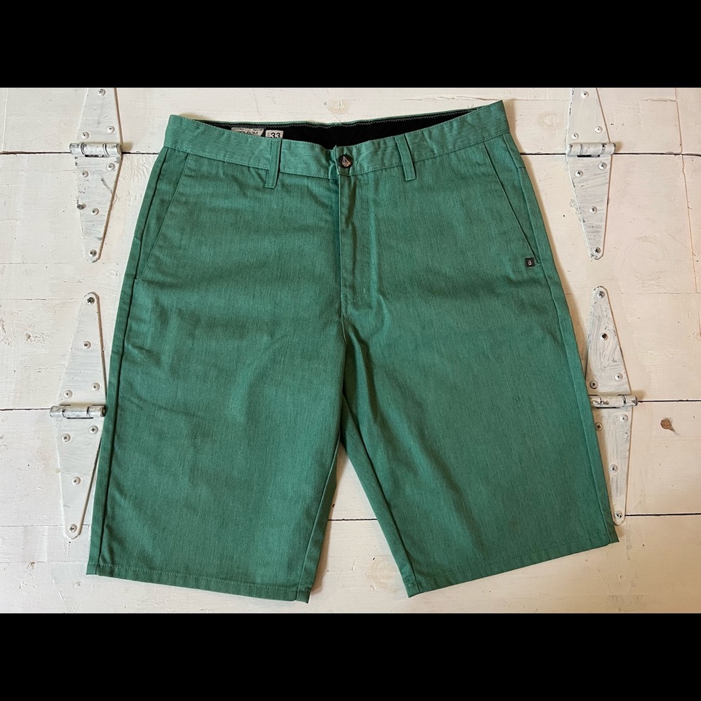 Mens Volcom Shorts size 33 brand new without tags